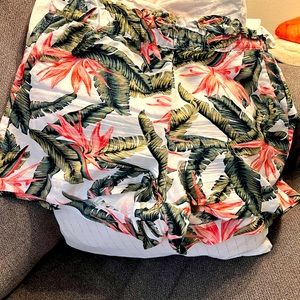 LOFT summer linen shorts with pockets
